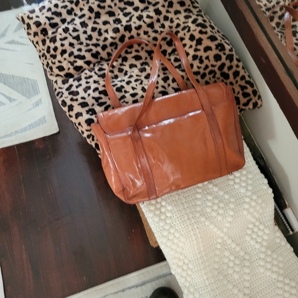 Vintage BCBG PARIS Tan Leather handbag medium ized - Picture 4 of 14